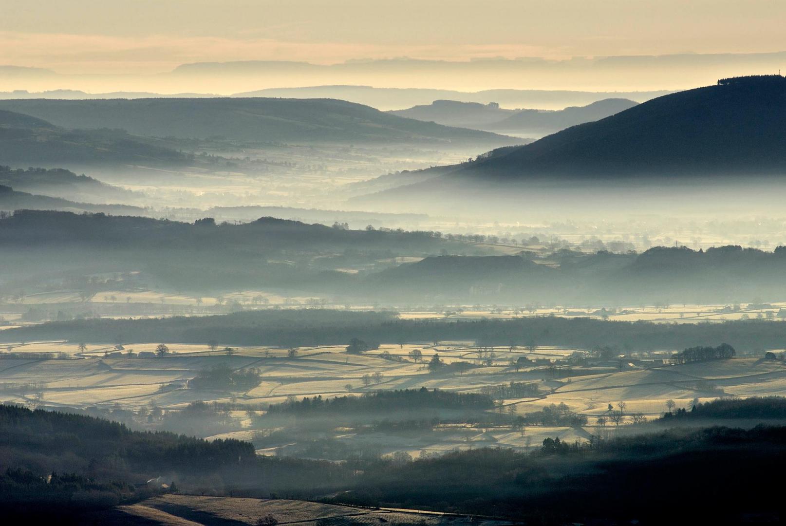 Panorama du mont Beuvray au dessus de Saint Leger sous Beuvray